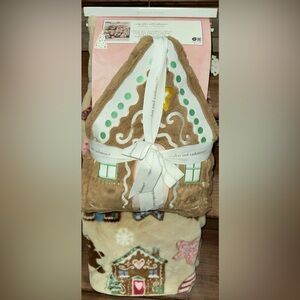 🥰 Cupcakes & Cashmere Christmas Faux Fur Gingerbread House Blanket & Pillow Set